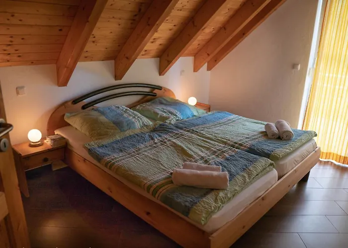 Schwedenhaus Rhön mit Sauna und Schwimmteich